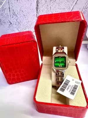 Женские маленькие часы в римском стиле Cartier с зеленым циферблатом